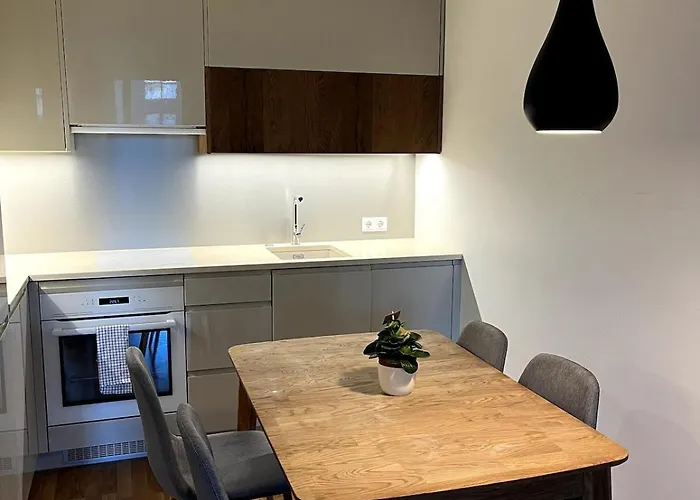 شقة Cozy Center With Desk - Steps To Old Town *