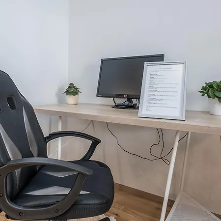 Apartment Cozy Center With Desk - Steps To Old Town